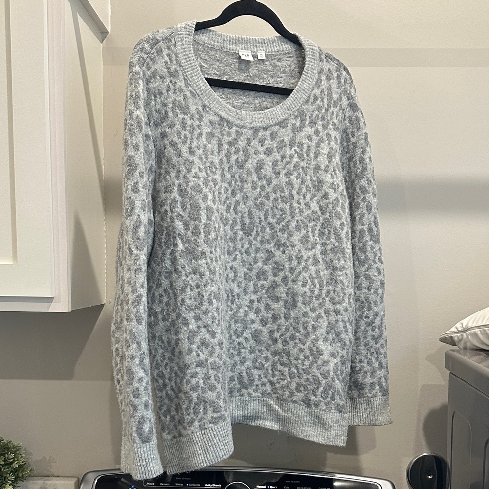 GAP Heather Gray Knit Pullover